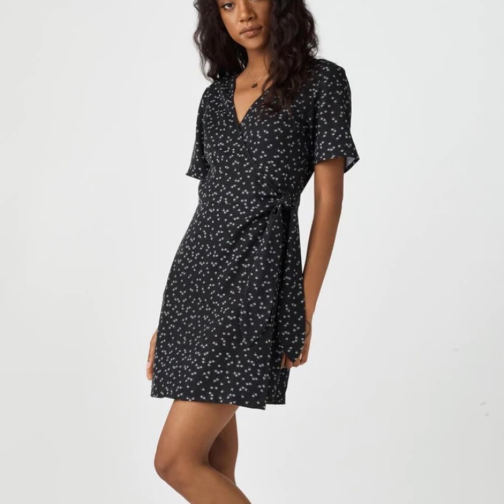 VETTA The Short Wrap Dress - Black Ditsy Floral - Small